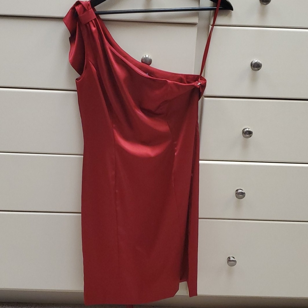 Gorgeous red one shoulder cocktail dress